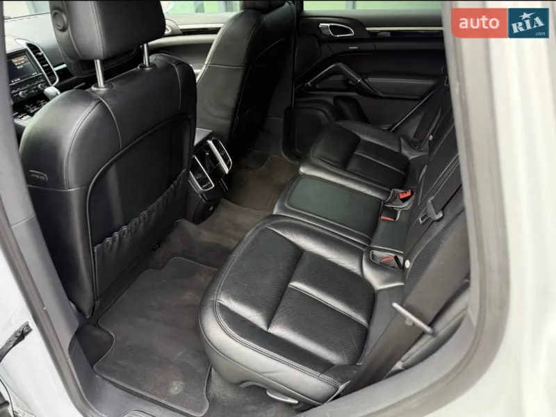 Porsche Cayenne 2015 VIN WP1AA2A20GKA12515 фото оголошення 47 з 111