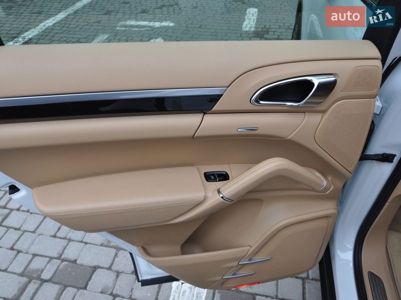 Позашляховик / Кросовер Porsche Cayenne 2012 в Одесі