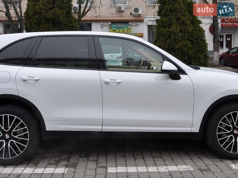 Позашляховик / Кросовер Porsche Cayenne 2012 в Одесі