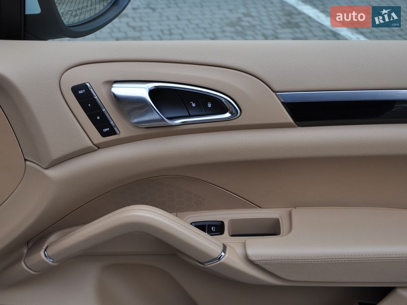 Позашляховик / Кросовер Porsche Cayenne 2012 в Одесі