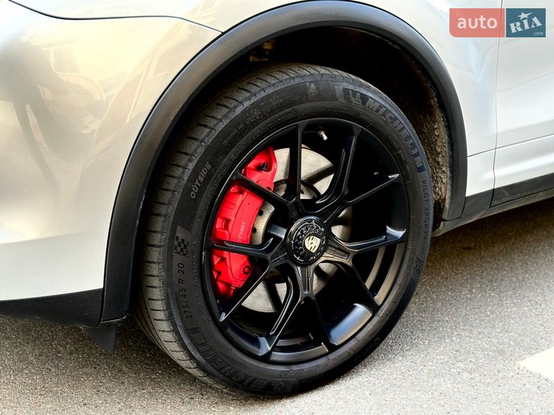 Позашляховик / Кросовер Porsche Cayenne 2015 в Києві