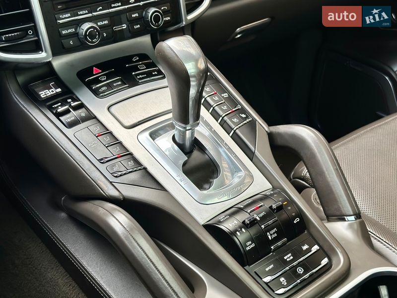 Позашляховик / Кросовер Porsche Cayenne 2015 в Києві