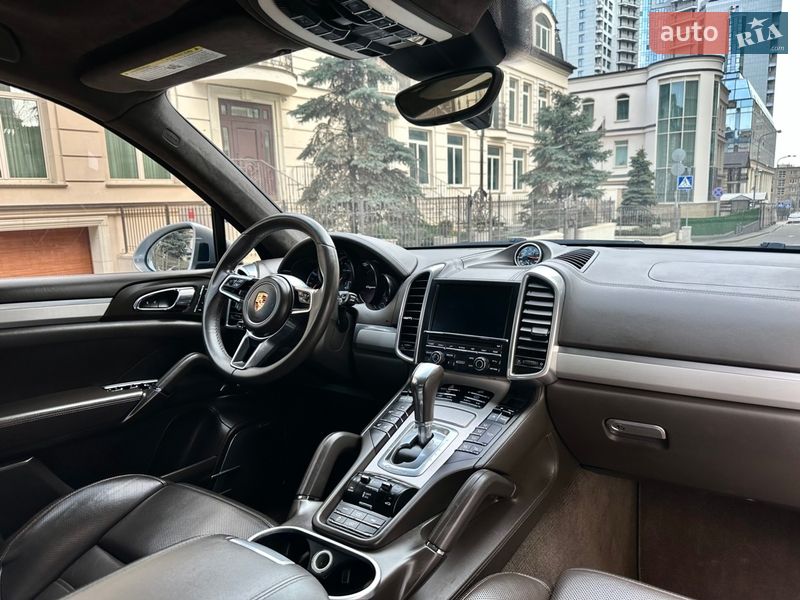 Позашляховик / Кросовер Porsche Cayenne 2015 в Києві