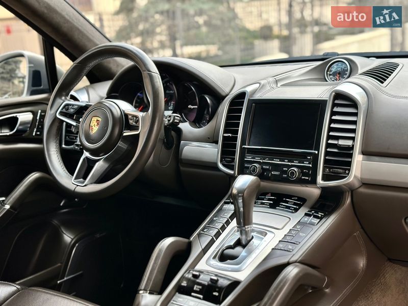 Позашляховик / Кросовер Porsche Cayenne 2015 в Києві