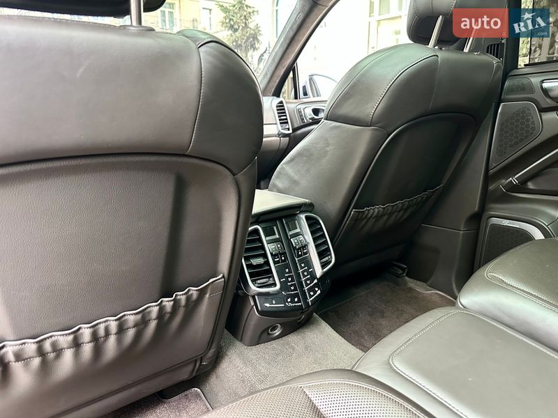 Позашляховик / Кросовер Porsche Cayenne 2015 в Києві