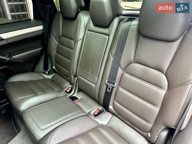 Позашляховик / Кросовер Porsche Cayenne 2015 в Києві