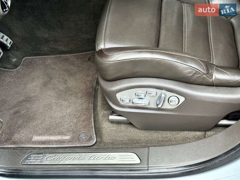 Позашляховик / Кросовер Porsche Cayenne 2015 в Києві