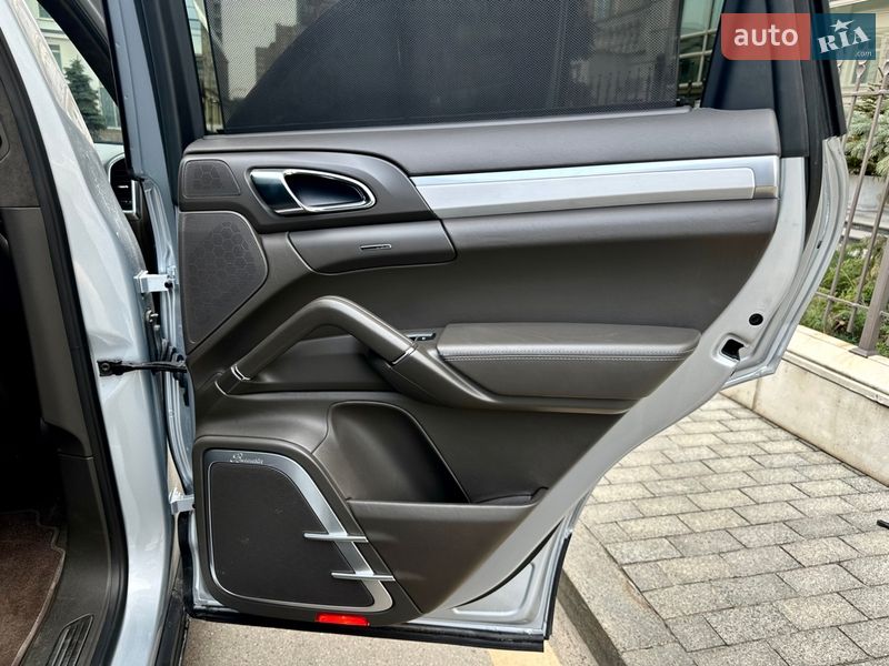 Позашляховик / Кросовер Porsche Cayenne 2015 в Києві