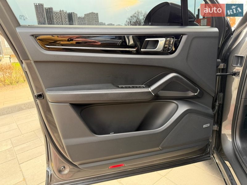 Позашляховик / Кросовер Porsche Cayenne 2020 в Києві