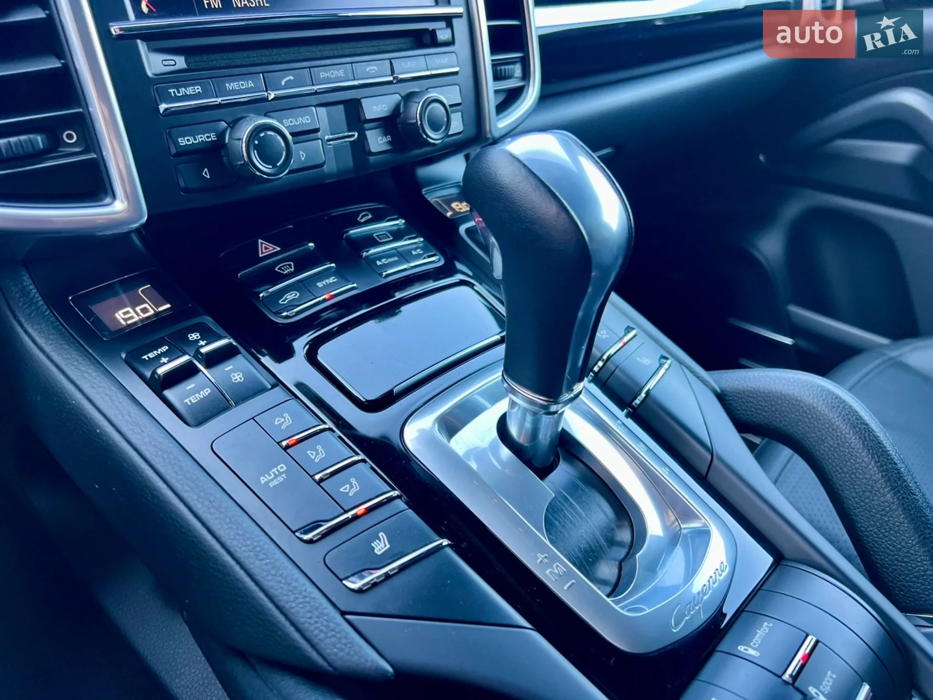 2015 Porsche Cayenne - мініатюра 29