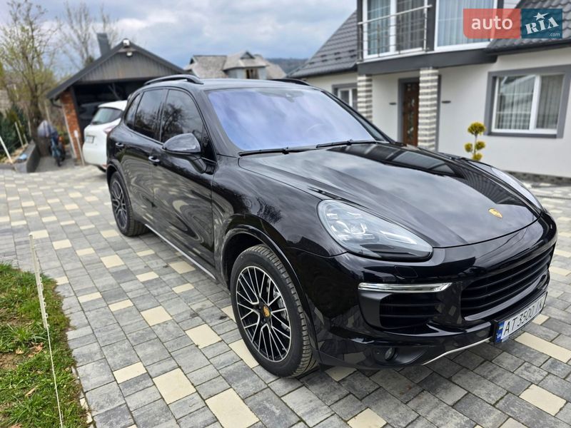 Позашляховик / Кросовер Porsche Cayenne 2015 в Косові
