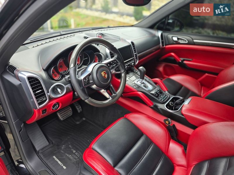 Позашляховик / Кросовер Porsche Cayenne 2015 в Косові