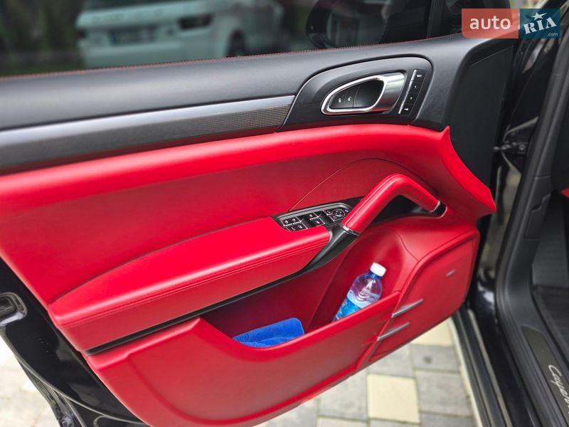 Позашляховик / Кросовер Porsche Cayenne 2015 в Косові