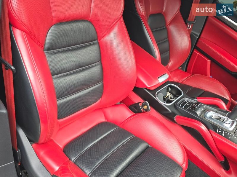 Позашляховик / Кросовер Porsche Cayenne 2015 в Косові