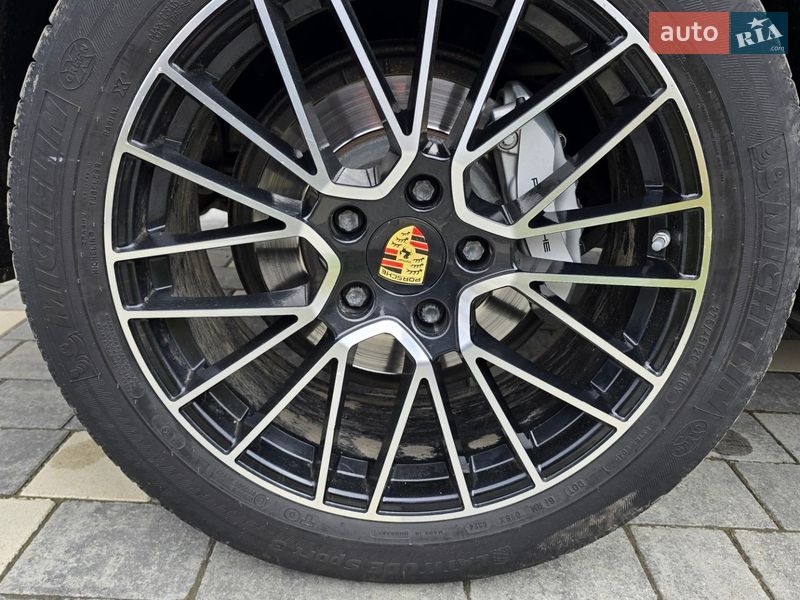 Позашляховик / Кросовер Porsche Cayenne 2015 в Косові