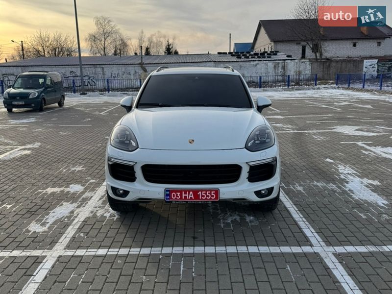Позашляховик / Кросовер Porsche Cayenne 2017 в Нововолинську