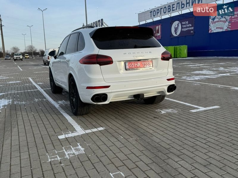 Позашляховик / Кросовер Porsche Cayenne 2017 в Нововолинську