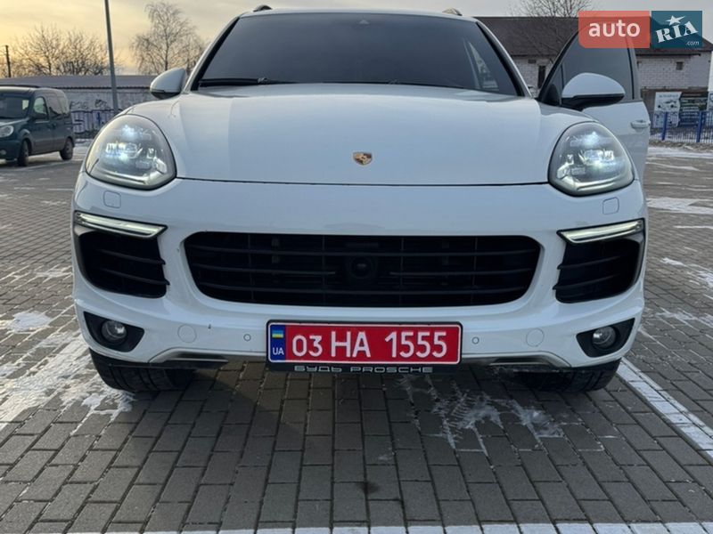 Позашляховик / Кросовер Porsche Cayenne 2017 в Нововолинську