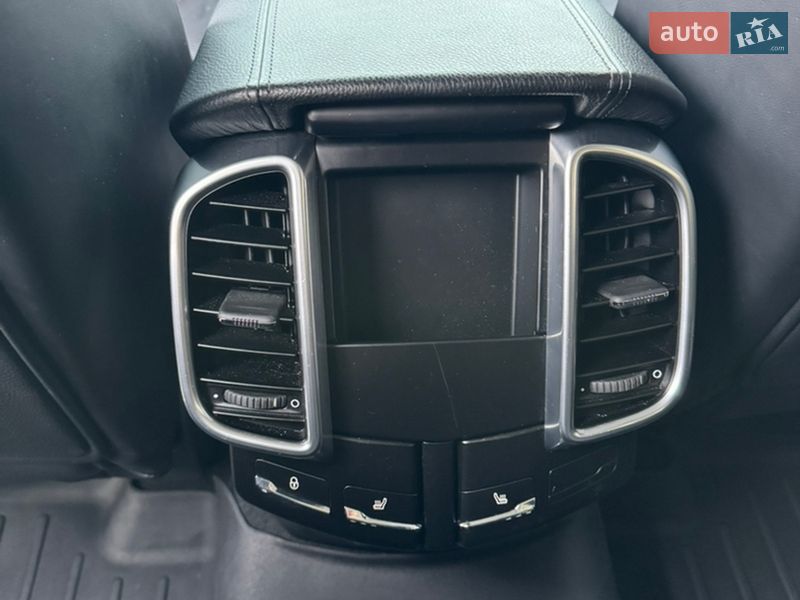 Позашляховик / Кросовер Porsche Cayenne 2017 в Нововолинську