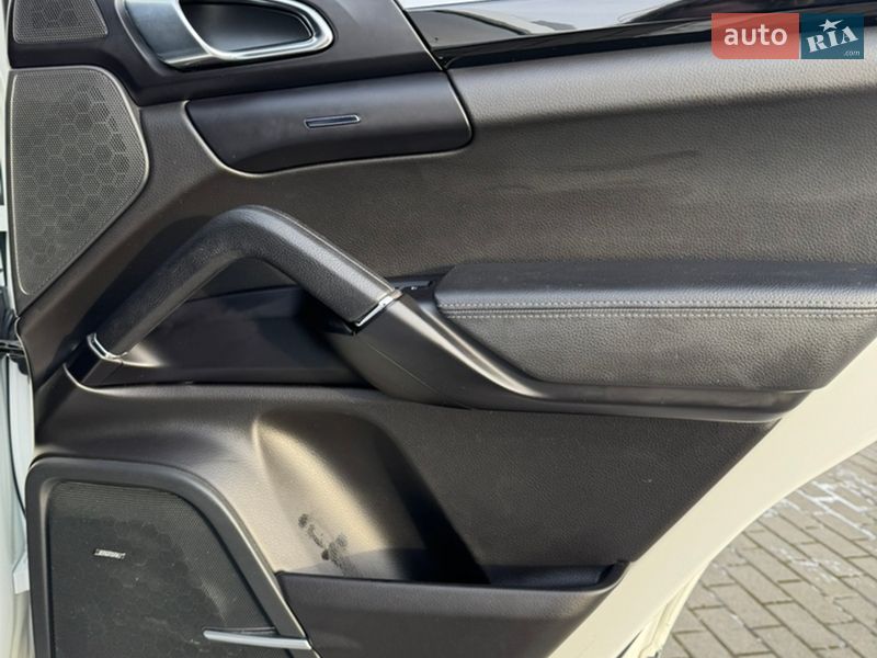 Позашляховик / Кросовер Porsche Cayenne 2017 в Нововолинську