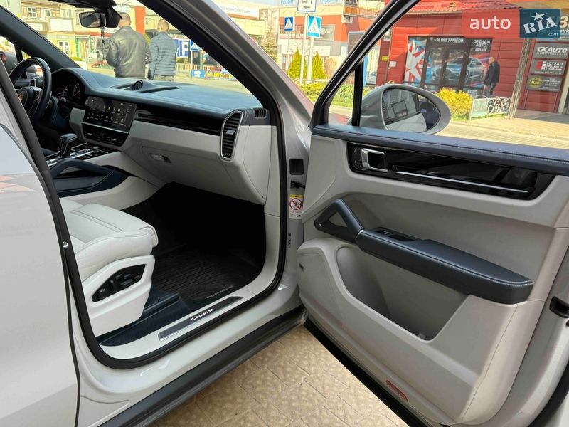 Позашляховик / Кросовер Porsche Cayenne 2022 в Львові