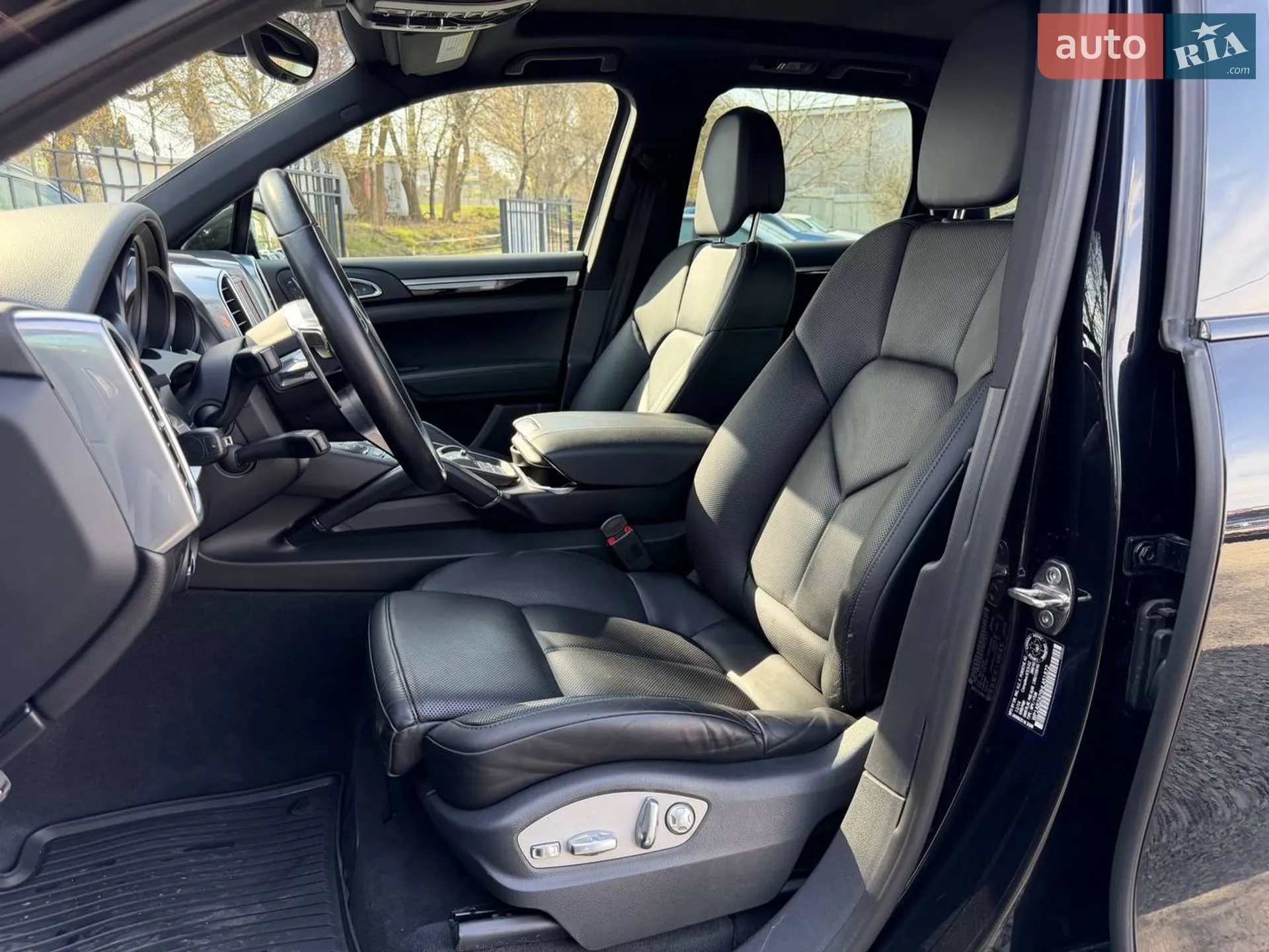 2017 Porsche Cayenne - мініатюра 27