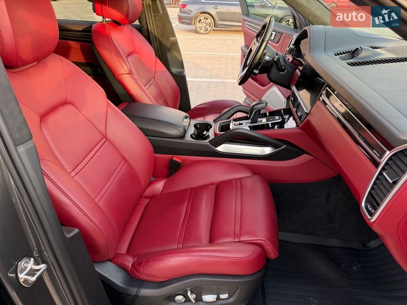 Внедорожник / Кроссовер Porsche Cayenne 2018 в Ивано-Франковске