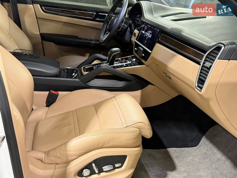 Внедорожник / Кроссовер Porsche Cayenne 2017 в Киеве фото 42 Внедорожник / Кроссовер Porsche Cayenne 2017 в Киеве