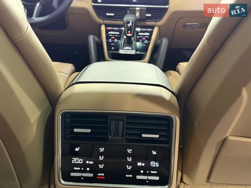 Внедорожник / Кроссовер Porsche Cayenne 2017 в Киеве фото 44 Внедорожник / Кроссовер Porsche Cayenne 2017 в Киеве