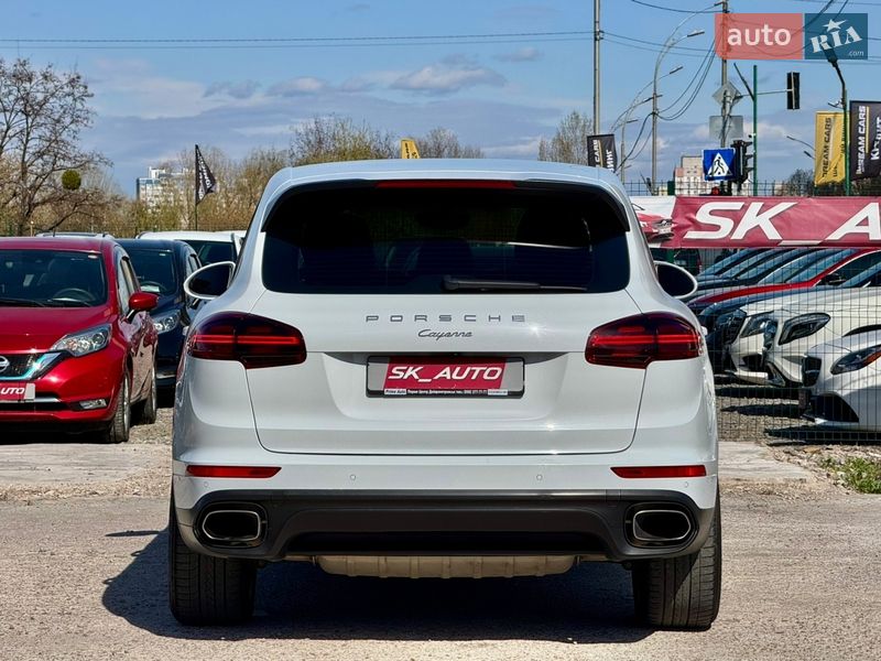 Внедорожник / Кроссовер Porsche Cayenne 2016 в Киеве