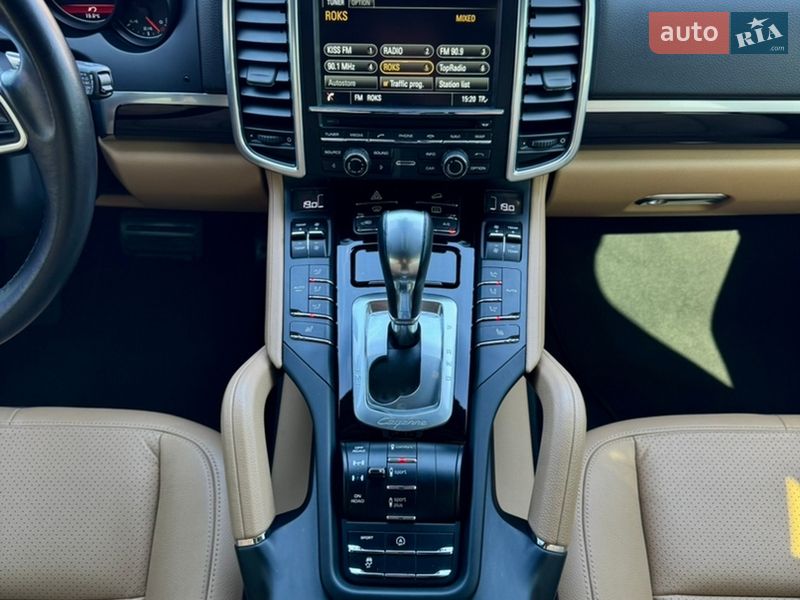 Внедорожник / Кроссовер Porsche Cayenne 2016 в Киеве