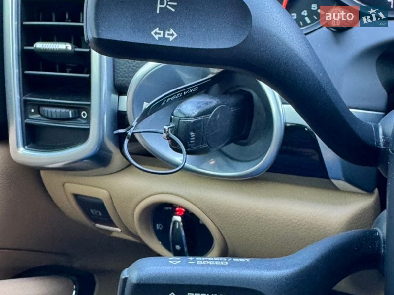 Внедорожник / Кроссовер Porsche Cayenne 2016 в Киеве