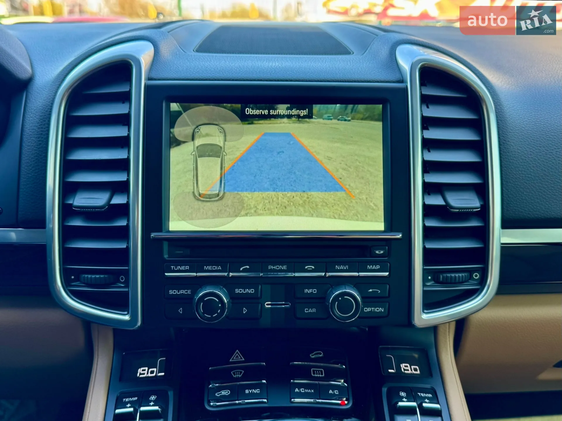 2016 Porsche Cayenne - мініатюра 31