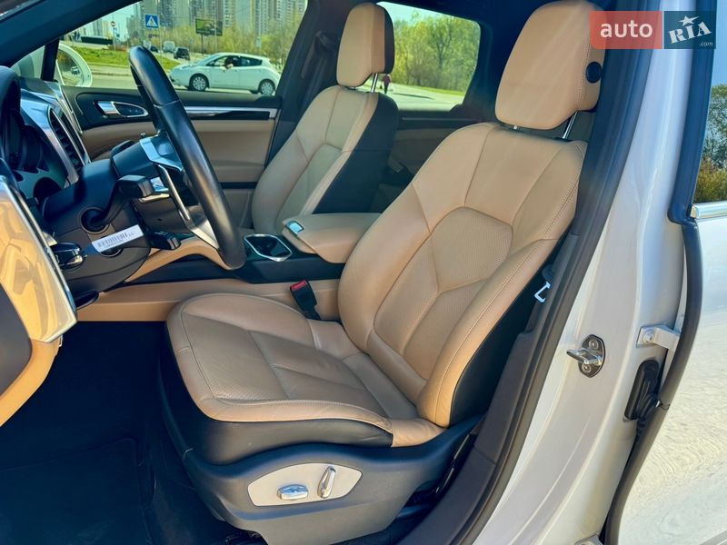 Внедорожник / Кроссовер Porsche Cayenne 2016 в Киеве