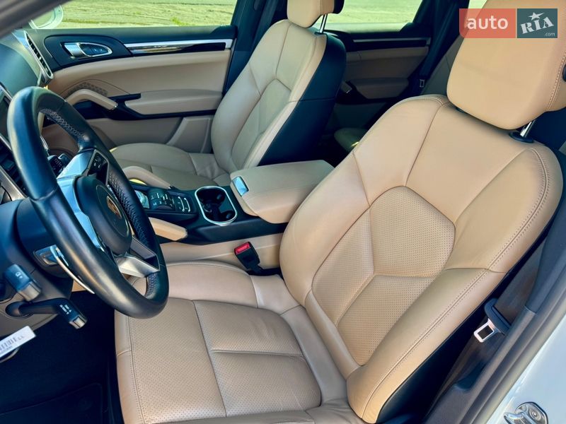 Внедорожник / Кроссовер Porsche Cayenne 2016 в Киеве