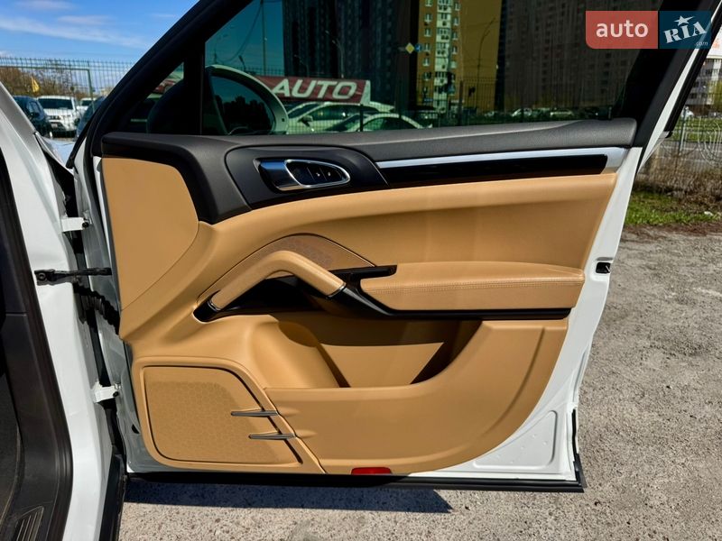 Внедорожник / Кроссовер Porsche Cayenne 2016 в Киеве