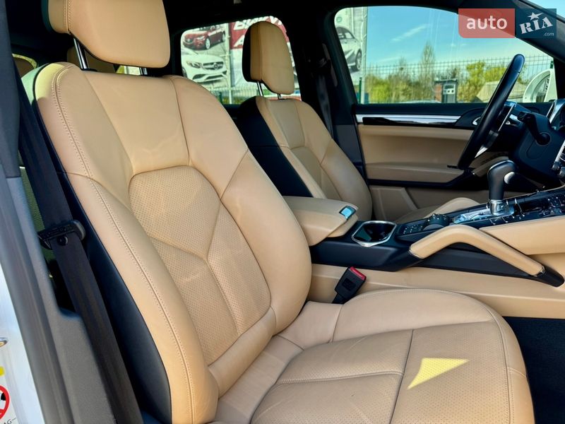 Внедорожник / Кроссовер Porsche Cayenne 2016 в Киеве