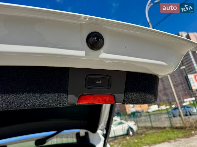 Внедорожник / Кроссовер Porsche Cayenne 2016 в Киеве