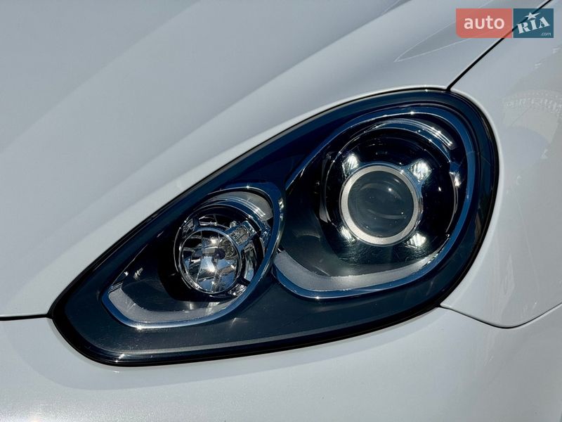 Внедорожник / Кроссовер Porsche Cayenne 2016 в Киеве