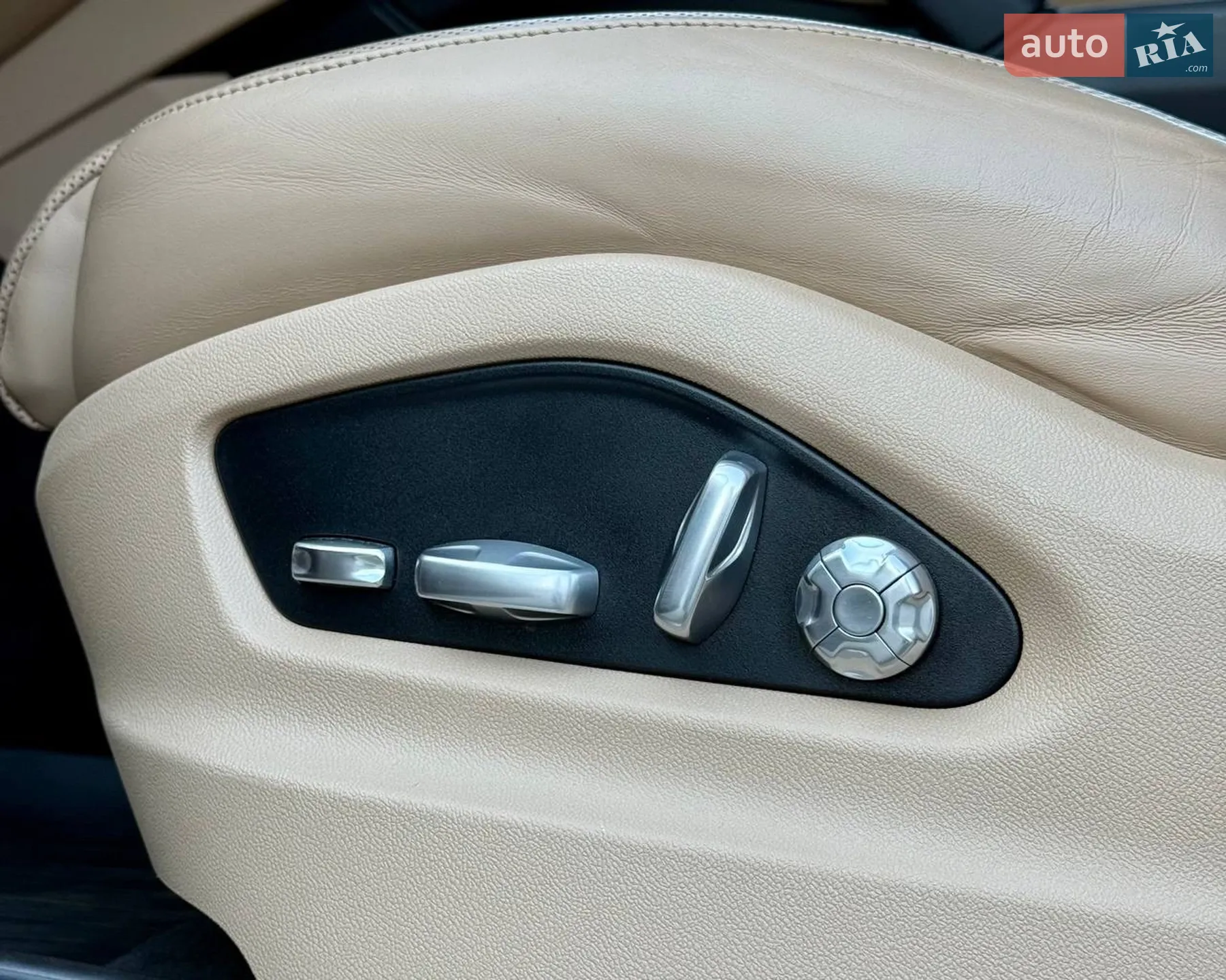 2019 Porsche Cayenne - мініатюра 23