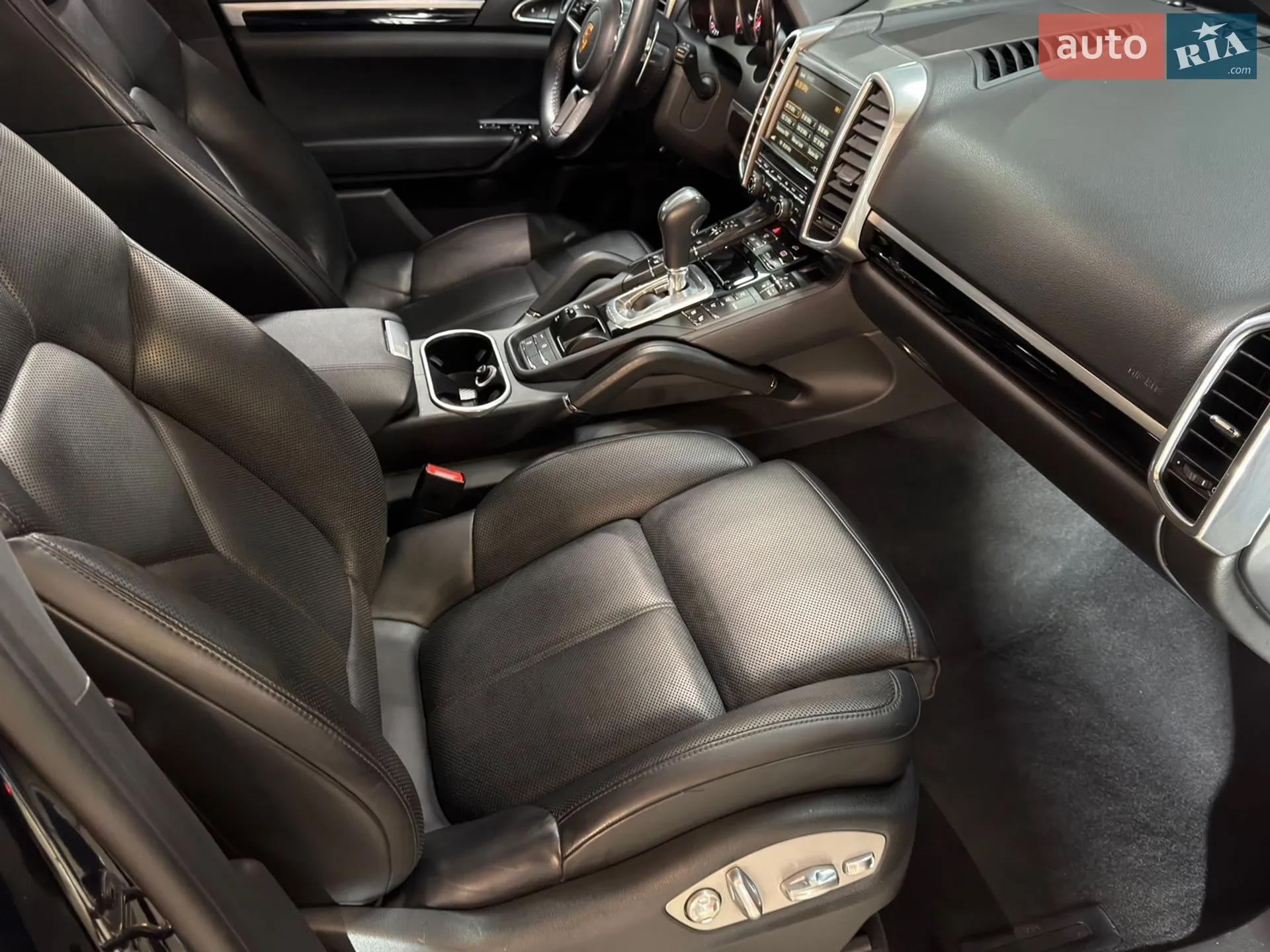 2016 Porsche Cayenne - мініатюра 24