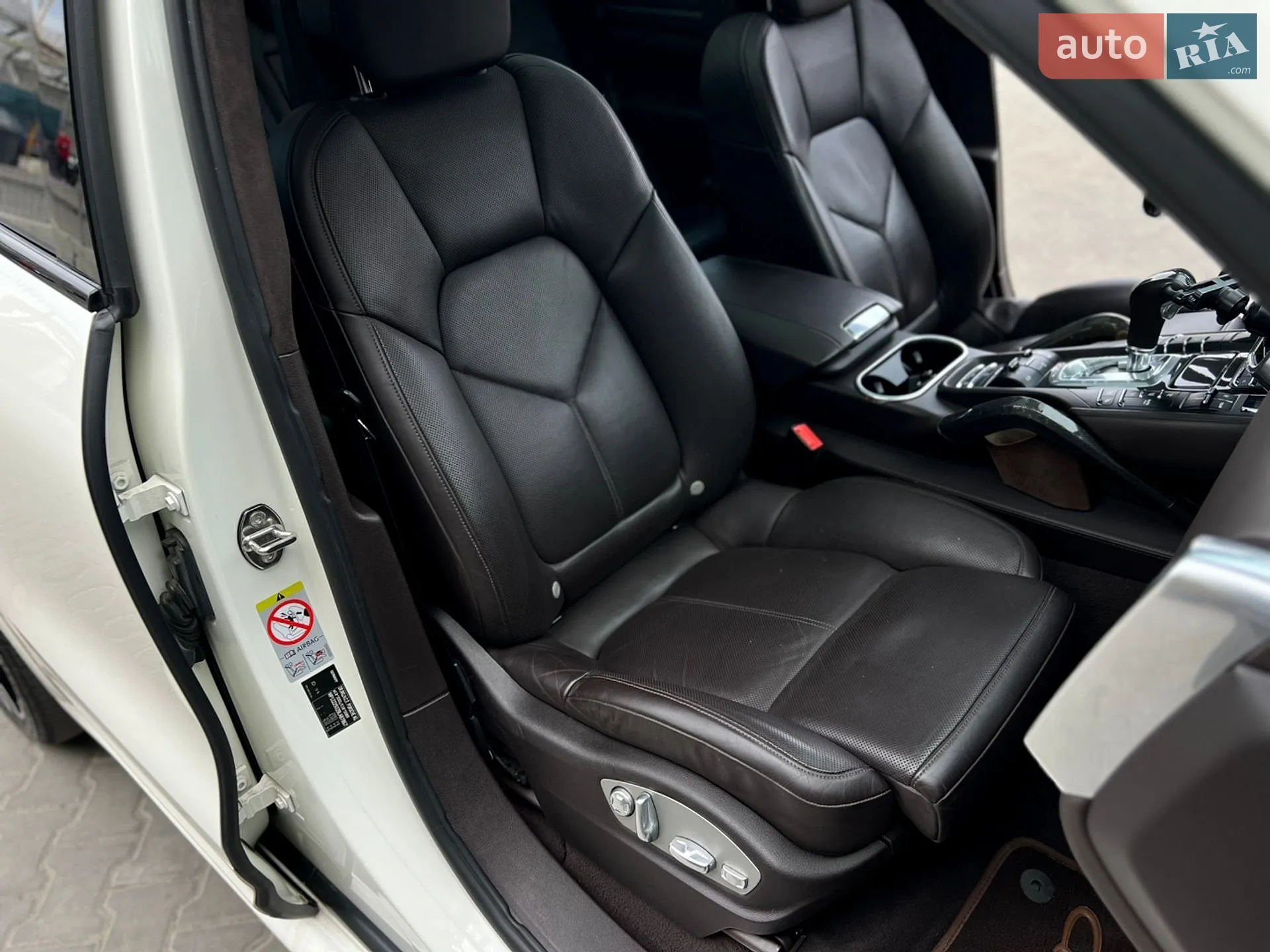 2011 Porsche Cayenne - мініатюра 34