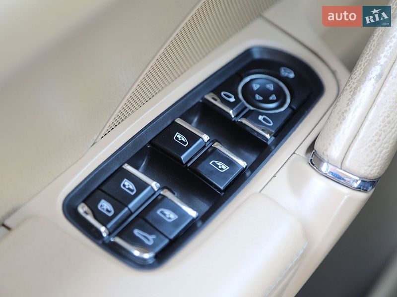 Внедорожник / Кроссовер Porsche Cayenne 2013 в Харькове