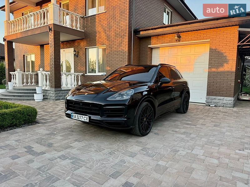 Внедорожник / Кроссовер Porsche Cayenne 2021 в Киеве