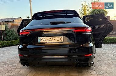 Внедорожник / Кроссовер Porsche Cayenne 2021 в Киеве