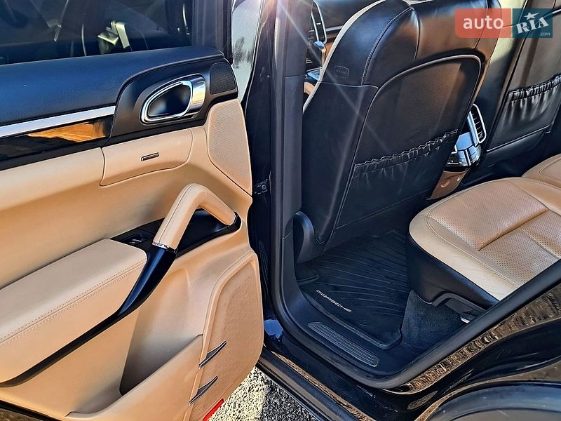 Внедорожник / Кроссовер Porsche Cayenne 2014 в Житомире