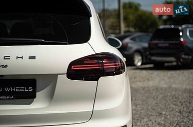 Внедорожник / Кроссовер Porsche Cayenne 2014 в Черновцах