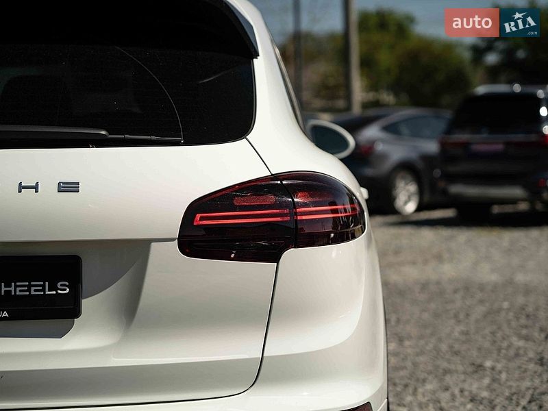 Внедорожник / Кроссовер Porsche Cayenne 2014 в Черновцах