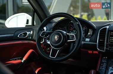 Внедорожник / Кроссовер Porsche Cayenne 2014 в Черновцах