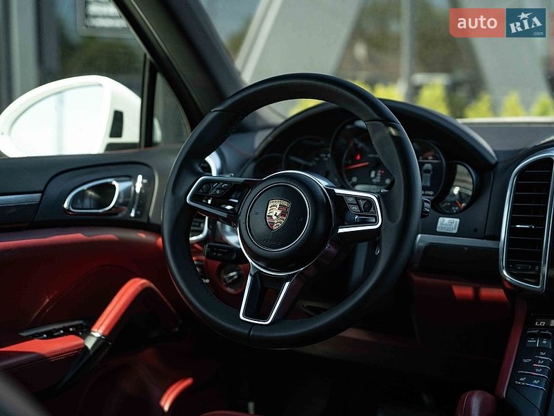 Внедорожник / Кроссовер Porsche Cayenne 2014 в Черновцах